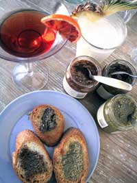 Crostini tilltugg till cocktails