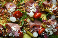 Detaljerad bild av garnering med rostbiff Detaljerad bild av garnering med rostbiff