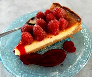 Cheesecake med färska hallon Cheesecake med färska hallon
