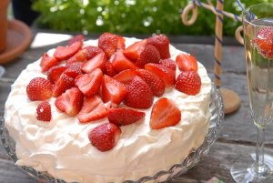 jordgubbstarta Midsommarrecept